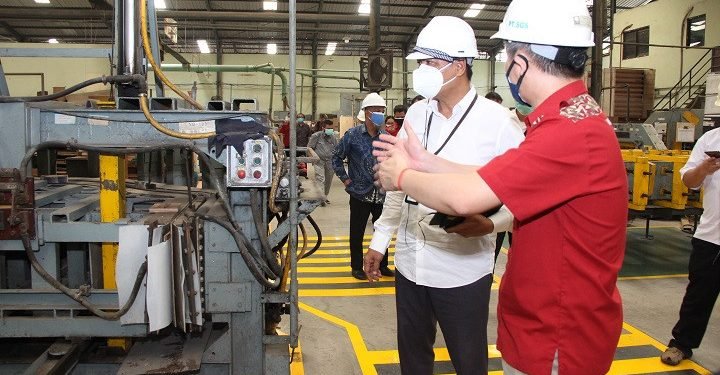 Beroperasi di Masa PPKM, Prokes Industri Pengolahan Kayu dan Furnitur Tetap Terjaga