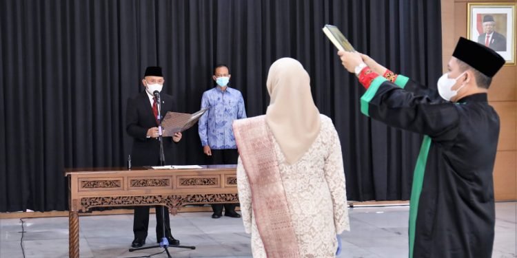 Dongkrak UMKM Naik Kelas, MenkopUKM Lantik Deputi Kewirausahaan