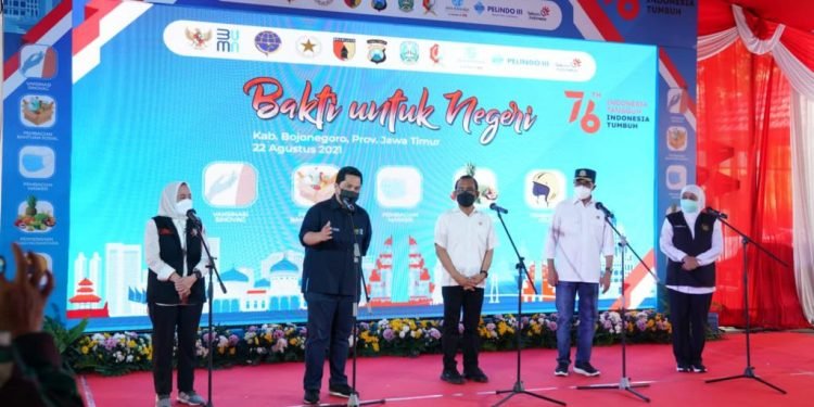 Tiga Menteri Jokowi Tinjau Langsung Vaksinasi di Jateng dan Jatim