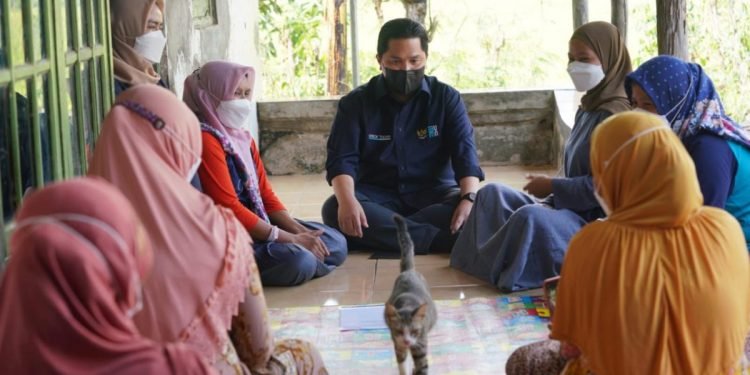 Erick Thohir Kagumi Emak-emak Nasabah PNM Belajar Jualan Online