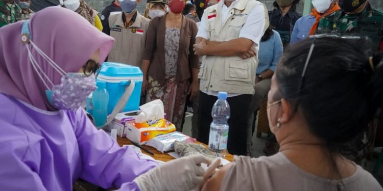 Gandeng Mandalawangi, MenkopUKM Percepat Vaksinasi UMKM dan Masyarakat Kaki Gunung