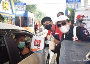 Meriahkan Harpelnas, Hutama Karya Bagikan 800 Uang Elektronik dan Merchandise di Seluruh Ruas Tol