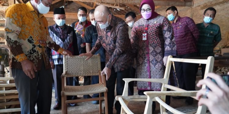 Standardisasi Furniture Ekspor, KemenKopUKM Siapkan Pembangunan Factory Sharing di Sragen
