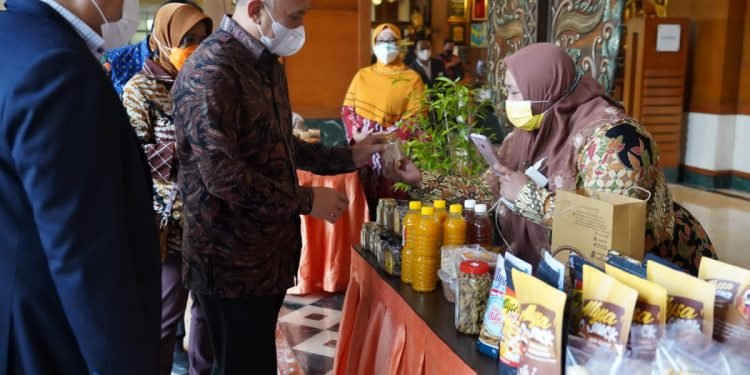 Kunker ke Solo, MenkopUKM Apresiasi Accor Group Pejeng Produk UMKM