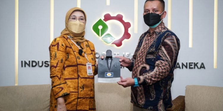 Didorong Masuk e-Katalog, Kemenperin Serahkan SNI Cangkul