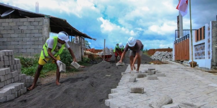 Wujudkan Rumah Layak Huni, Menteri Basuki Perbaiki Jalan Perumahan di Sulawesi Utara