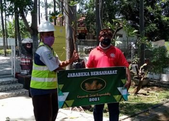 Peduli Penghijauan, Jababeka Beri Bantuan Pertamanan kepada Banjar Suka Duka Hindu Dharma