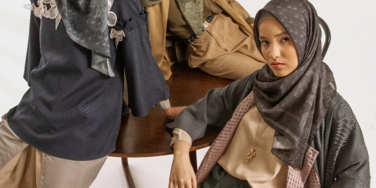 Hadirkan KAMI. Monogram Scraf, KAMI Berikan Rasa Cinta kepada Pelanggan Setia Selama 12 Tahun Berkarya