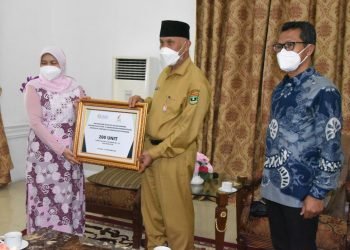 Kemenperin Serahkan Bantuan Tabung Oksigen kepada Provinsi Sumatera Barat
