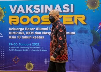 Gelar Vaksinasi Booster, Menteri Teten Harapkan Kasus Covid-19 Omicron Dapat Dikendalikan