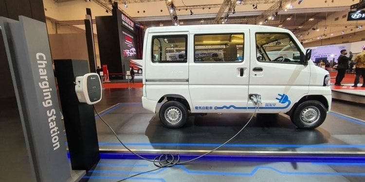 MMKSI Teken MoU Studi Bersama Kendaraan Listrik dengan Empat Perusahaan Ternama