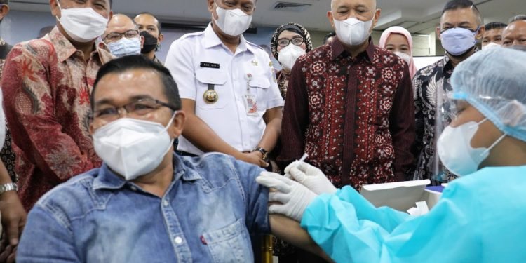 Gandeng KSP Sahabat Mitra Sejati, MenKopUKM Dorong Vaksinasi Booster untuk Pelaku Koperasi & UMKM