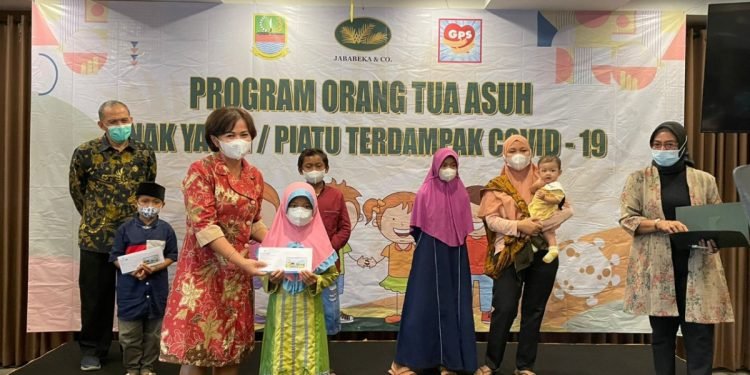 Jababeka, Gerakan Peduli Sesama & Dinsos Kabupaten Bekasi Berikan Santunan Kepada Anak Yatim Piatu Korban Covid-19