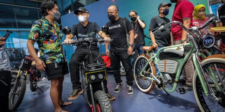 KemenKopUKM Hadirkan Lebih dari 1.500 Produk UMKM Di MotoGP Mandalika