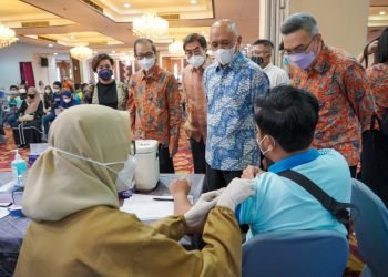 Jalin Kolaborasi dengan Hippindo dan Uniqlo, KemenKopUKM Gelar Vaksinasi Booster untuk Pelaku UMKM