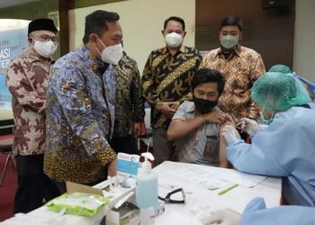 Kolaborasi KemenkopUKM, KSP  Nasari, dan PT Pos Indonesia Gelar Vaksinasi Booster