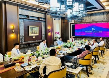 Suasana Akrab Presiden Jokowi Bersama Ketua Umum Parpol Jelang Pelantikan Sejumlah Menteri Baru di Istana