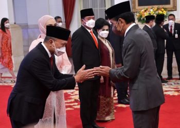 Terungkap! Ini Alasan Jokowi Tunjuk Zulkifli Hasan dan Hadi Tjahjanto Duduk di Bangku Menteri