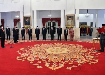 Jokowi Lantik Dua Menteri dan Tiga Wamen di Istana Negara