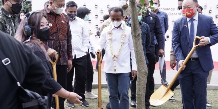 Menteri Bahlil Resmikan Pabrik PT Smoore Technology Indonesia Senilai Rp1,12 Triliun di Malang