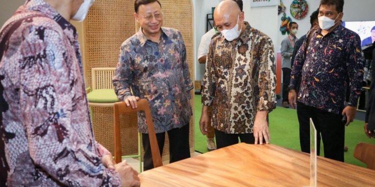 MenKopUKM Ajak Industri Furnitur Optimalkan Potensi Pasar Dalam Negeri