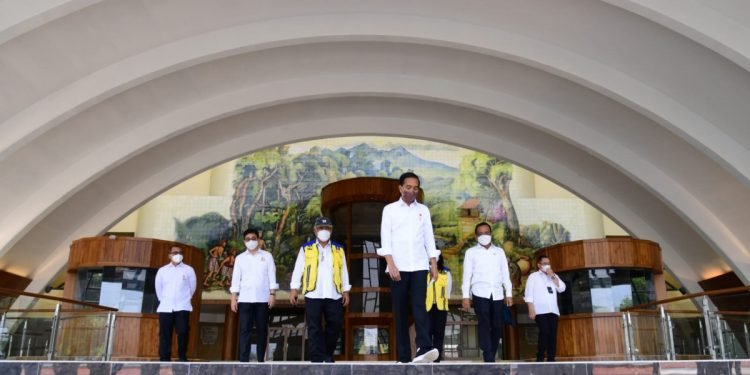Presiden Jokowi Tinjau Progres Renovasi TMII