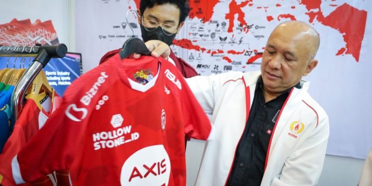Teken MoU dengan KONI, MenKopUKM Bakal Kembangkan UMKM Olahraga di Tanah Air