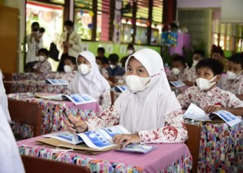 Uni-Charm Indonesia Gelar Kegiatan Edukasi Pemilihan Sampah untuk Murid SD di Jakarta