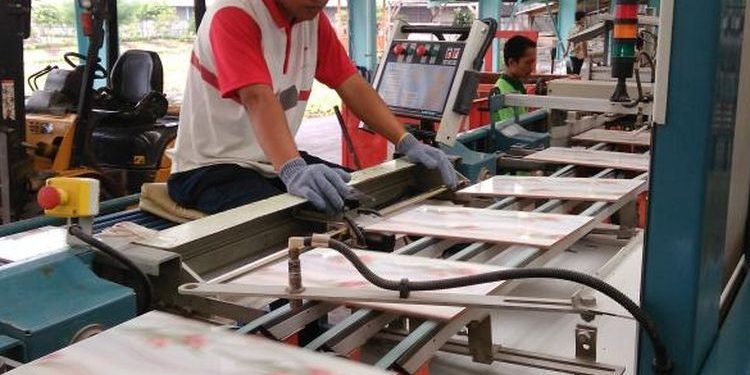 Kemenperin Fokus Kilaukan Daya Saing Industri Keramik