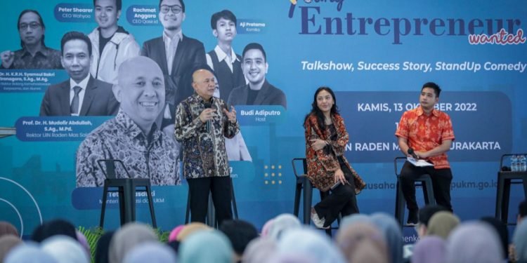 MenKopUKM Berdialog dengan Mahasiswa di Solo Bahas Wirausaha