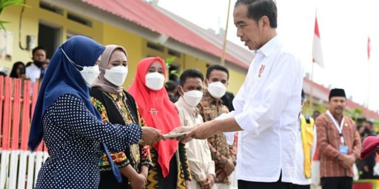 Presiden Jokowi Resmikan Hunian Tetap Bagi Korban Bencana Seroja di NTB