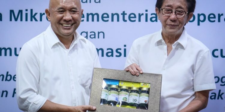 KemenKopUKM – Sido Muncul Teken MoU Libatkan Usaha Mikro dalam Rantai Pasok Bahan Baku Jamu