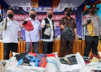 Pemerintah Musnahkan 112,95 Ton Impor Pakaian, Sepatu dan Tas Bekas Ilegal Senilai Rp17,4 Miliar di Batam