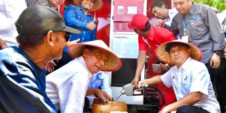 MenKopUKM Bakal Perbanyak SPBU Nelayan di Indonesia