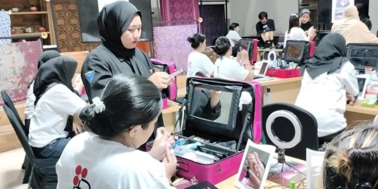 Kolaborasi Smesco Indonesia Latih 22 Tuna Rungu Jadi Make Up Artis Profesional