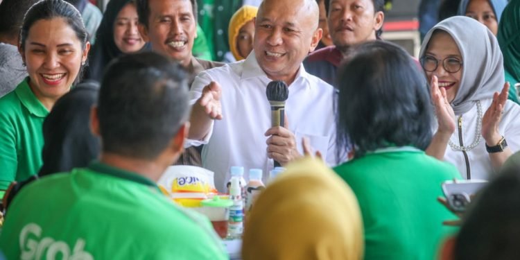 Menteri Teten Dorong Pedagang Pasar Terhubung Ekosistem Digital