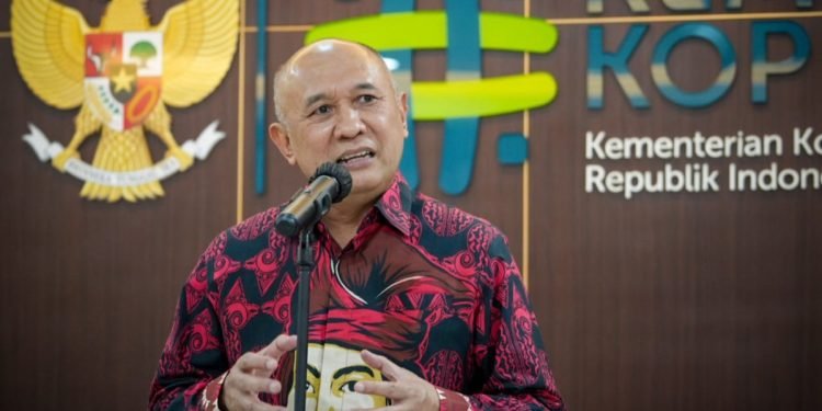 Menteri Teten Dorong Kain Tradisional Indonesia Jadi Bagian Industri Global