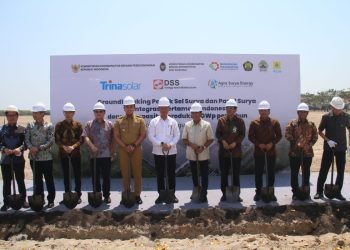 Menteri Agus Gumiwang Resmikan Groundbreaking Industri Sel dan Panel Surya Terintegrasi di Kendal