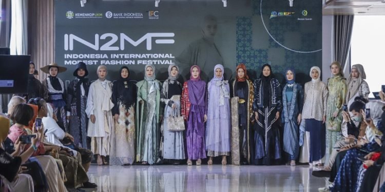 KemenKopUKM Apresiasi Gelaran IN2MF 2023 Dorong Wastra Indonesia Mendunia