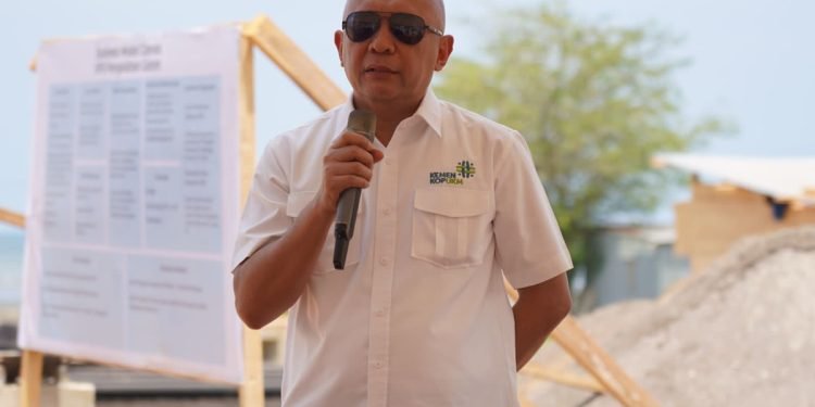 Menteri Teten Optimis Rumah Produksi Bersama Bakal Sejahterakan Petani Garam di Makassar