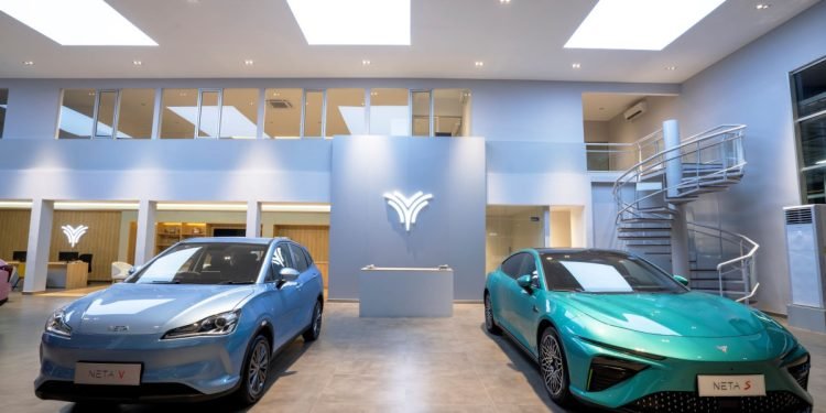 NETA Resmikan Diler Full EV Pertama dengan Fast Charging Station di Indonesia