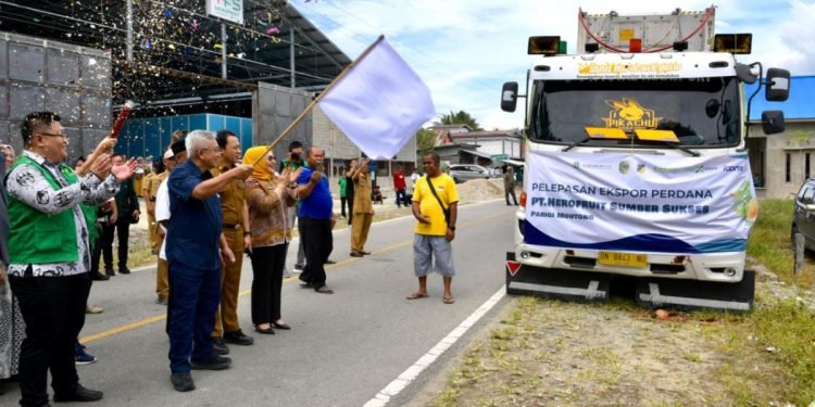 KemenKopUKM Lepas Ekspor Durian Parigi Moutong ke Thailand