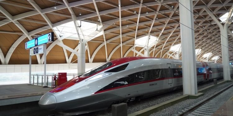 Kereta Cepat WHOOSH Sepi Penumpang, KCIC Angkat Bicara