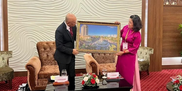 Terbang ke Vietnam, Menteri Teten Jejaki Kerja Sama Sektor Agrikultur dan Akuakultur