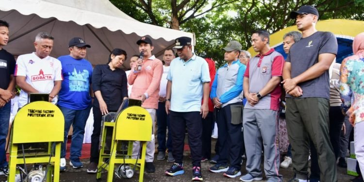Politeknik Kemenperin di Makassar Hibahkan Mesin Perajang Pisang kepada IKM