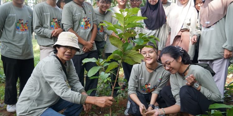 Sharp Indonesia Lantik Anggota Baru Komunitas Lingkungan Sharp Greenerator Angkatan 6