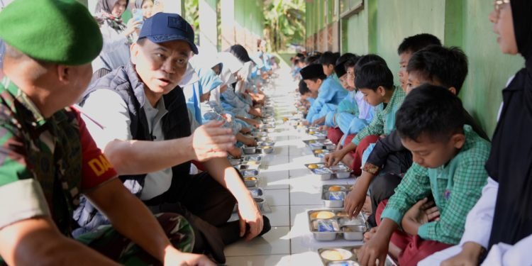 Libatkan Koperasi, Menkop Budi Arie Uji Coba Program Makan Bergizi Gratis di Sukabumi
