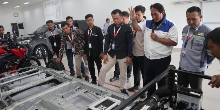 Vokasi Guru Smk Di Pabrik Suzuki