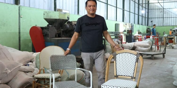 Lewat Dana Bergulir dari LPDB-KUMKM, Rotan Sintesis Asal Cirebon Tembus Pasar Global