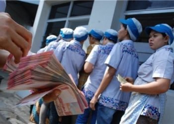 Tanggapi Keputusan MK, Guru Besar UGM Sebut Kenaikan Upah Harus Dibarengi Peningkatan Produktivitas Pekerja